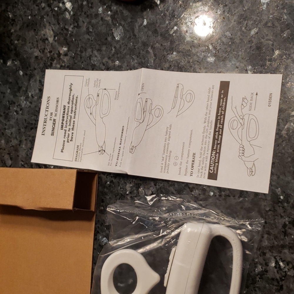 Singer White Scissors - Picture 5 of 7
